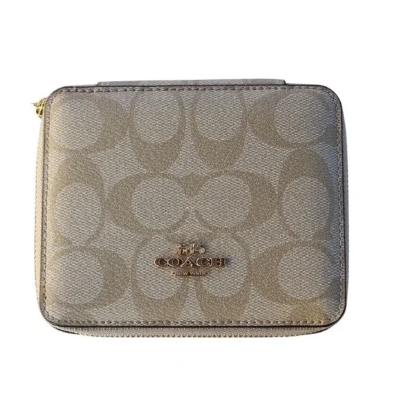 Coach Signature Canvas Square Jewelry Box Khaki Chalk Gold‎ Hardware Travel Case