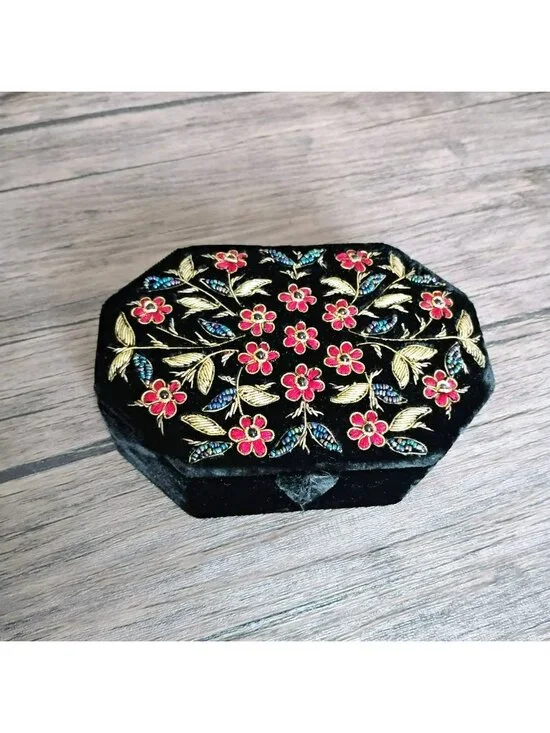 Vintage Indian Zardozi Embroidered Black Velvet Jewelry Box, 6
