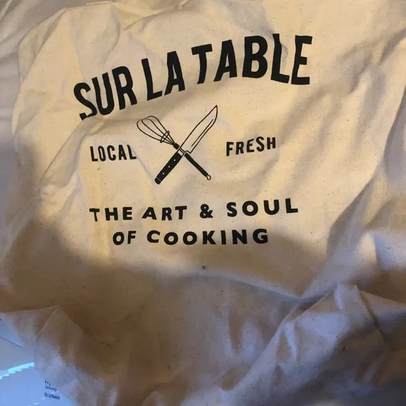 Sur La Table Tote Bag- 152A  $8 or 🦋.  Price is firm unless bundled