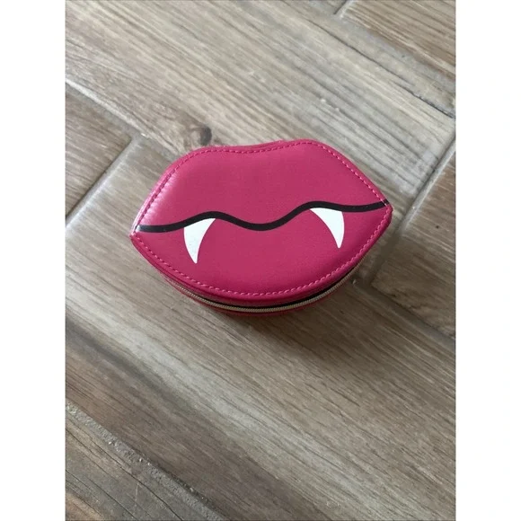 Ashland Pink Jewelry Case Mouth Vampire‎