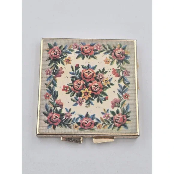 Vintage 1930s 1940s‎ Floral Faux Needlepoint Style Gold Tone Powder Compact