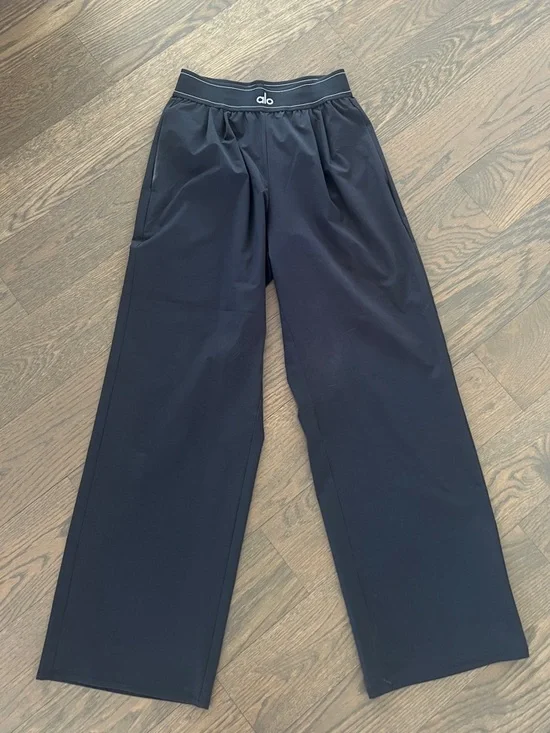 ALO Yoga Suit Up Trouser - NWT. XS/Regular Length