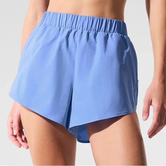 Alo Yoga Playmaker Dolphin Short Crystal Clear Blue XS