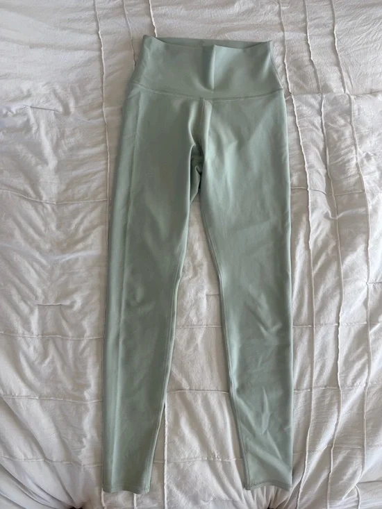 Alo High-Waist Air Lift Leggings in Light Sage Green