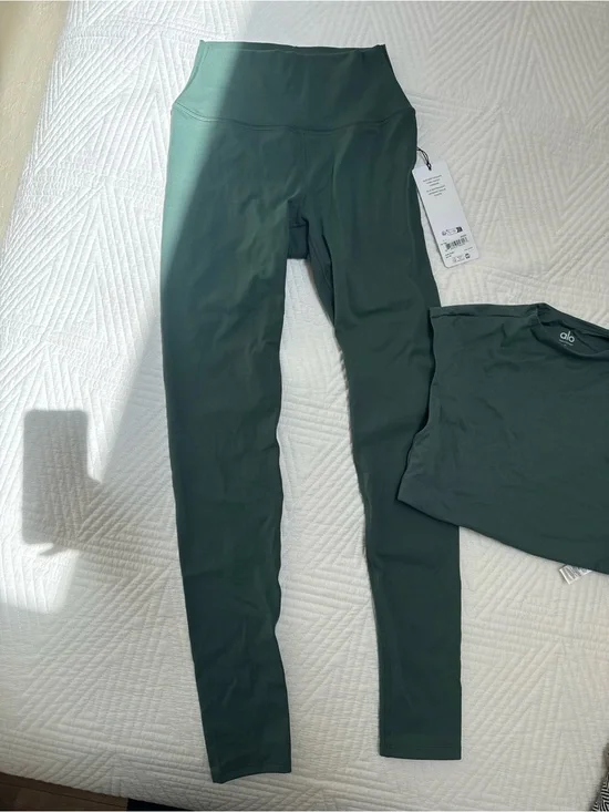 Brand New Alo Yoga Softsculpt Matching Set – NWT