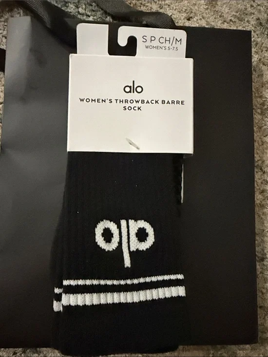 alo Women's Throwback Barre Sock - Black & White grip socks new with tags NWT S