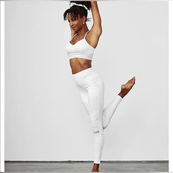 Alo Yoga High-Waist Moto Legging in White. Size XS