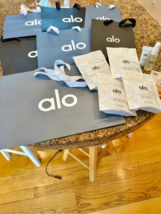 NWT Alo Yoga BUNDLE of Travel Wellness and (6) Paper Gift Bags , Cleanser