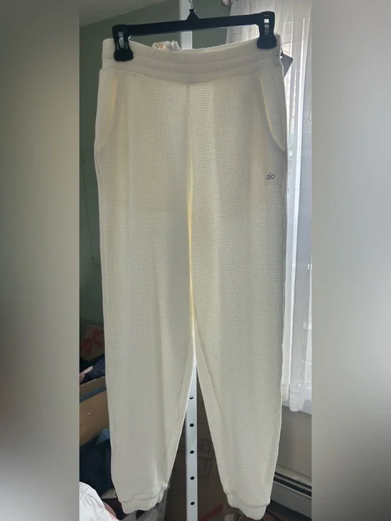 ALO Yoga Ivory Waffle Weekend Escape Jogger