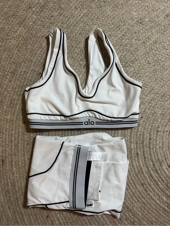 Alo White Sports Bra and Leggings set