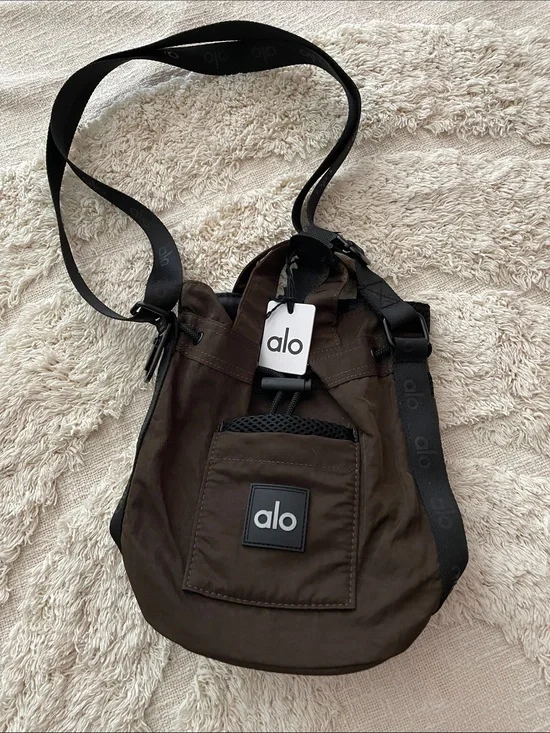NWT Alo yoga espresso black bucket bag crossbody brown authentic