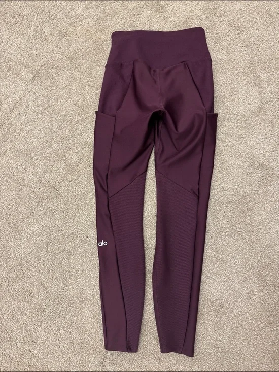 Alo Yoga leggings plum color XXS