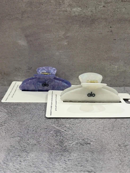 Alo Acrylic Illusion Claw flips set of 2