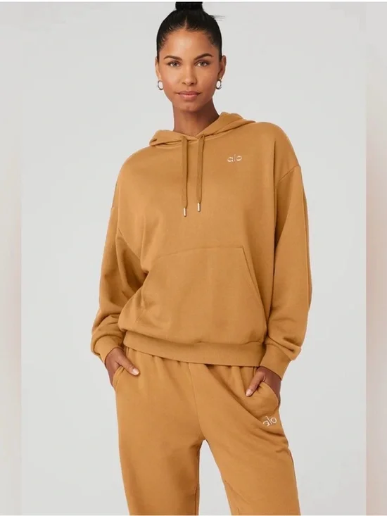 ALO Accolade Hoodie in Toffee Medium