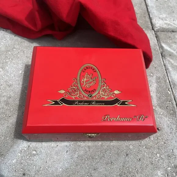 LA TRADICION PERDOMO RESERVE RED ENAMELED EMPTY WOOD CIGAR BOX