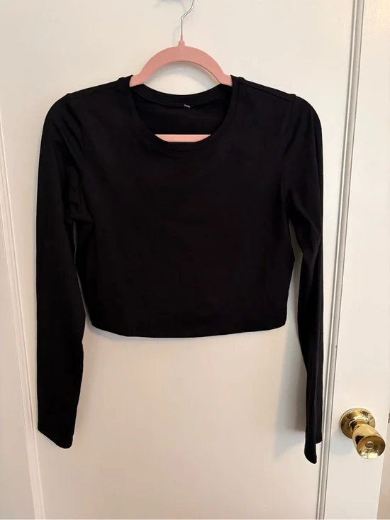 ALO Yoga Black Finesse Long-Sleeve Crop Tee