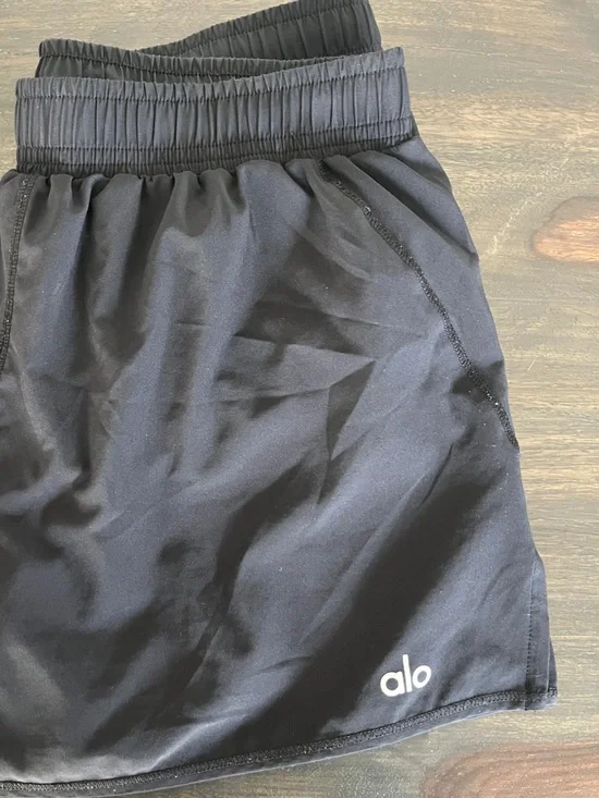 Alo Stride Short in Black