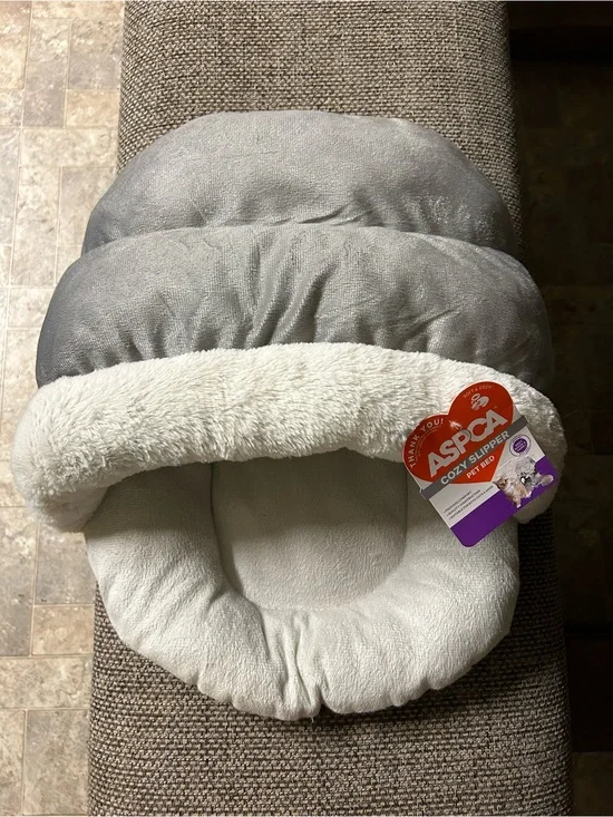 Small Pet Bed Cozy Slipper in Light Gray and Cream