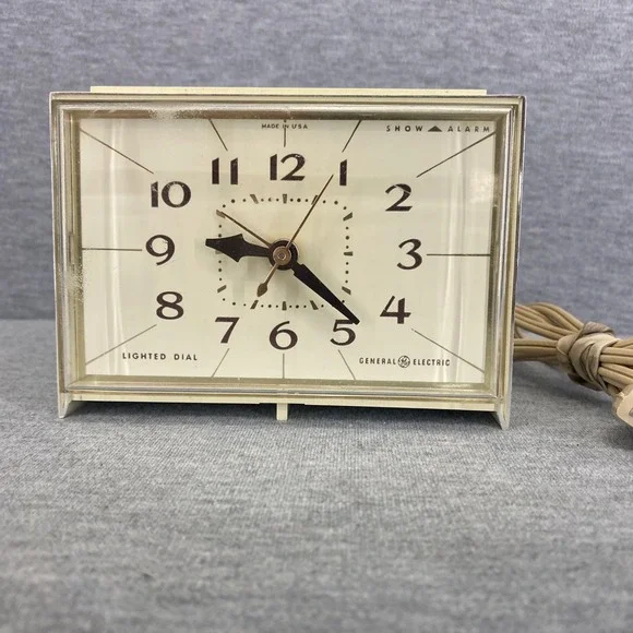 General Electric Alarm Clock Cream Vintage Tap N Set Lighted Dial 7319K