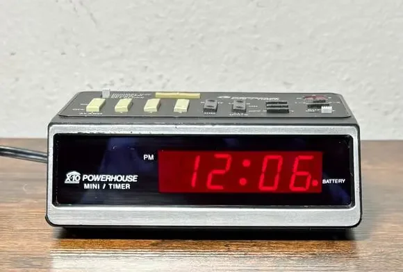 Powerhouse Mini Woodgrain Timer Alarm Clock X-10 Model MT522 ** Tested and Works