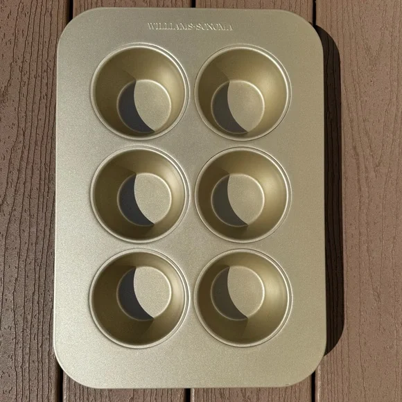 WILLIAMS SONOMA GOLDTOUCH® PRO NONSTICK TEXAS SIZE 6-WELL EXTRA LARGE MUFFIN PAN