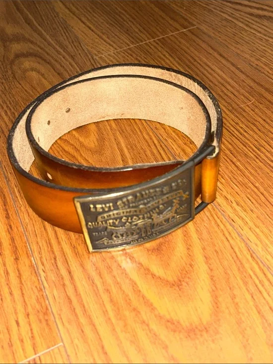 Levi's Amber Brown Leather Belt with Brass Logo Plaque Mens Size 30