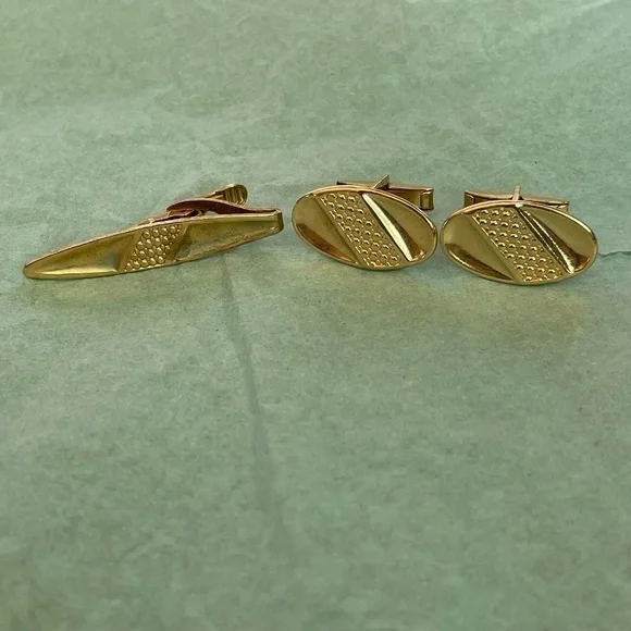 VTG  Cuff Links Tie Bar Goldtone Coloring  Art‎ Nouveau