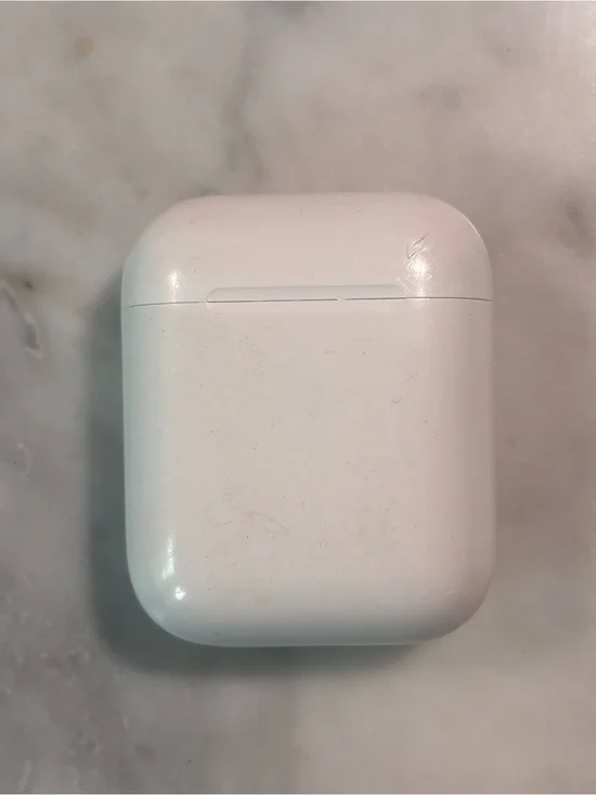 White Wireless Earbud Charging Case