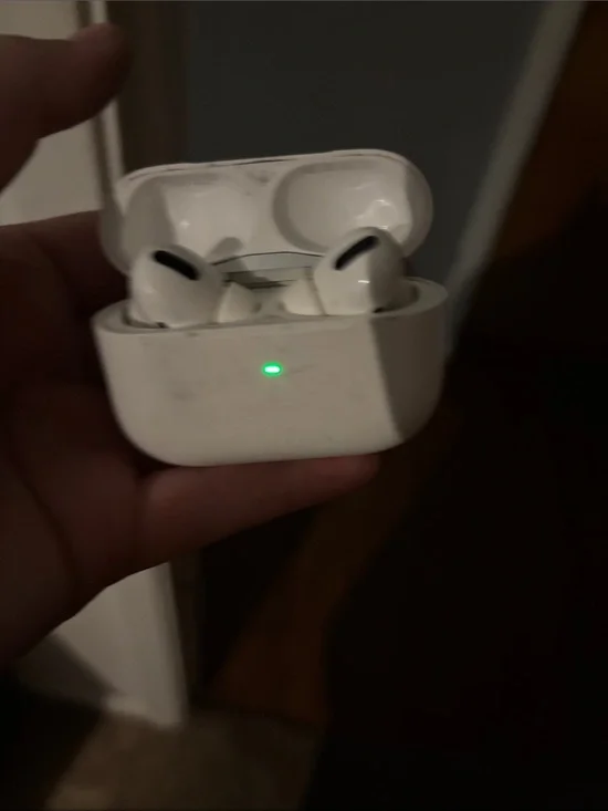 Apple White AirPods Pro with Wireless Charging Case