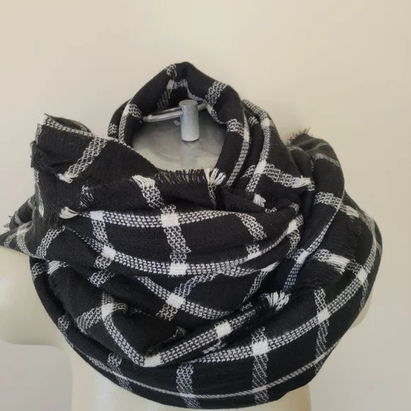 Apt. 9 Cozy Oversized Fringe Trim Blanket Scarf Black and White Plaid