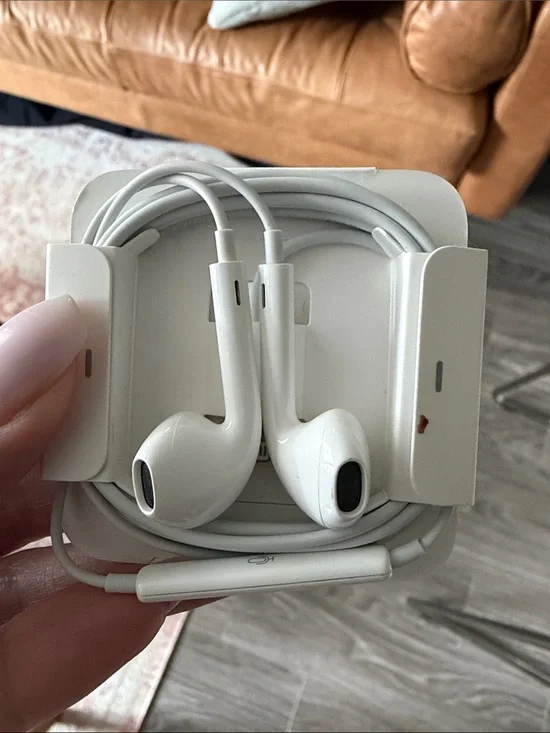 Apple White Earbud Headphones with Inline Mic