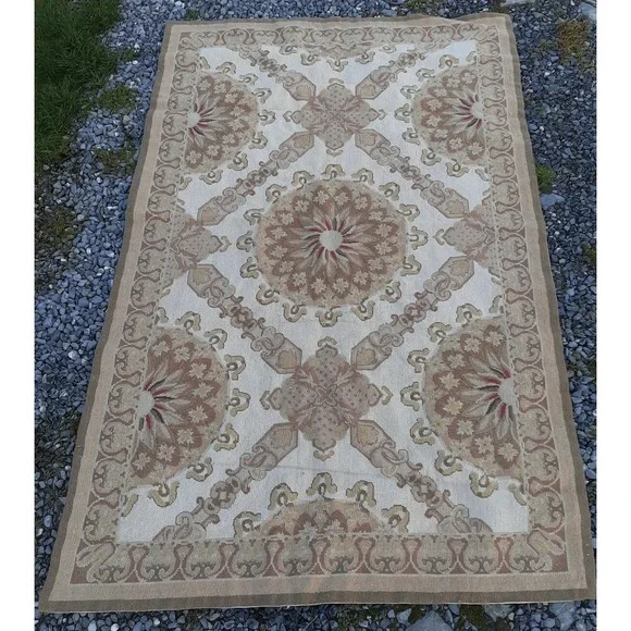 Gorgeous Antique HAND HOOKED WOOL 72