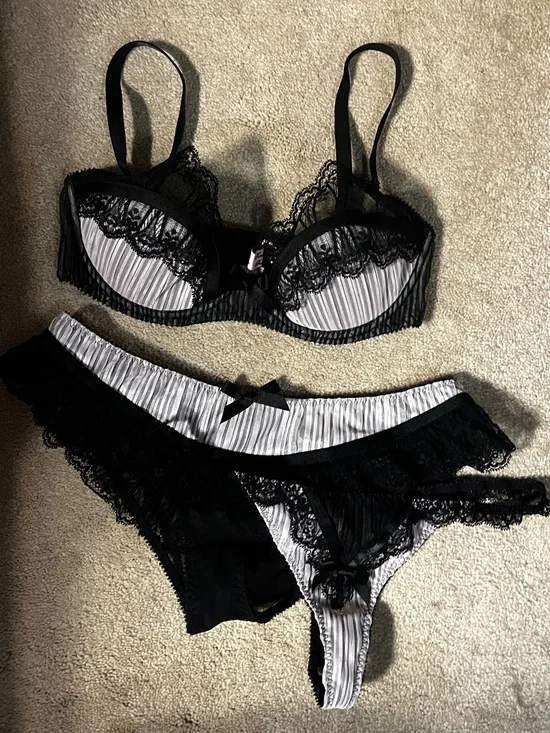 Agent provocateur Black & pink Lace Trim Bra, brief, thong Fifi set