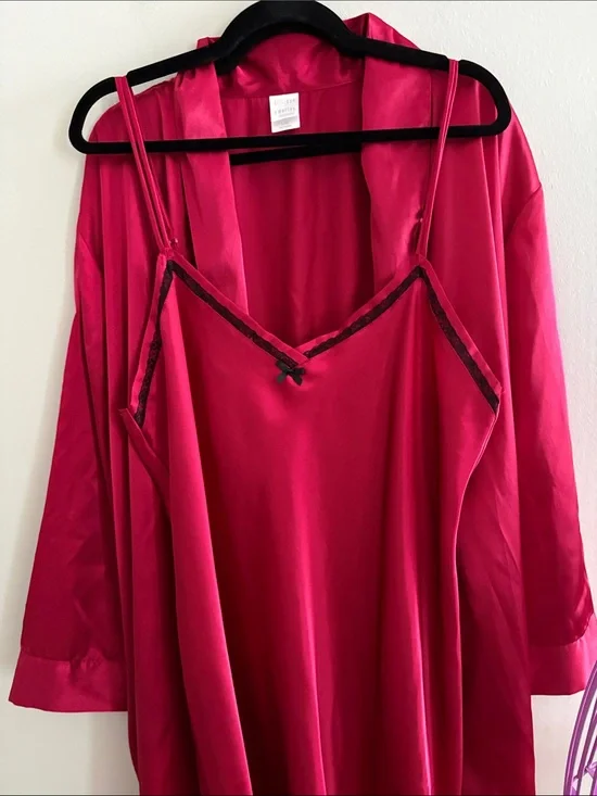 Gilligan & O'Malley Red Needs Nightgown and Robe Set
