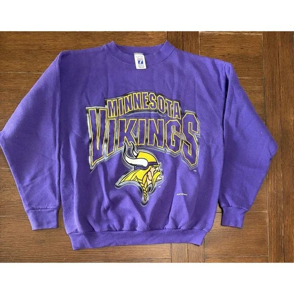 Vintage 1995 Minnesota Vikings Men’s Size M Made In USA Purple Crewneck Sweater
