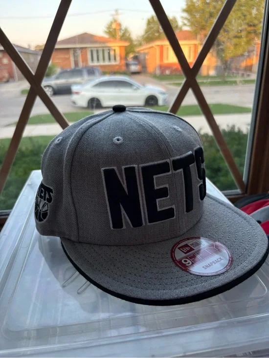 New Era Gray & Black Brooklyn Nets Snapback Hat