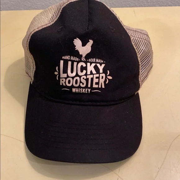 Lucky Rooster VTG Whiskey SnapBack Baseball Cap. O/S.‎  Black w/Beige Mesh.