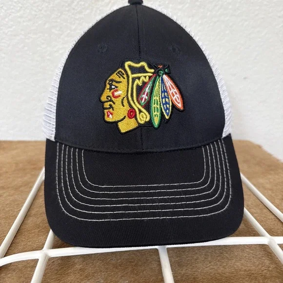 Fan Favorite CHICAGO BLACKHAWKS Black‎ White Mesh Trucker Hat NHL Snapback Cap