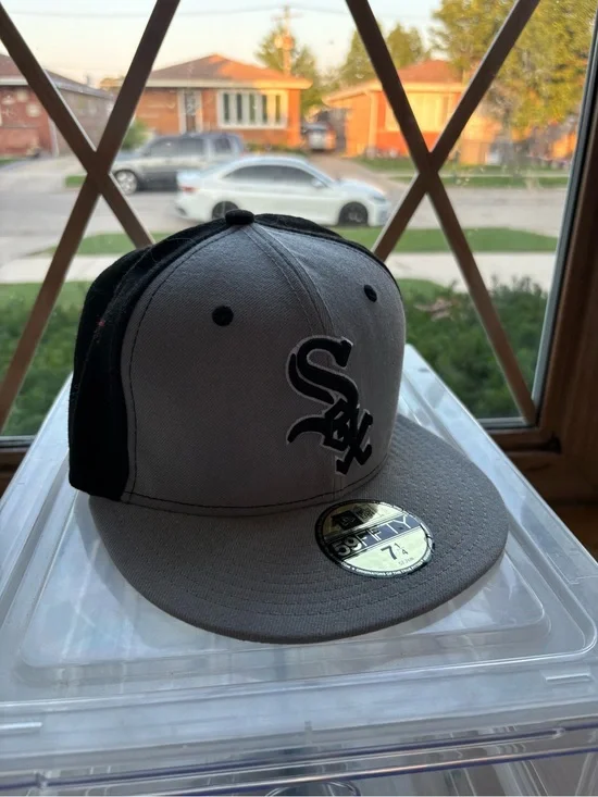 New Era Chicago White Sox Two-Tone Gray and Black Fitted Hat