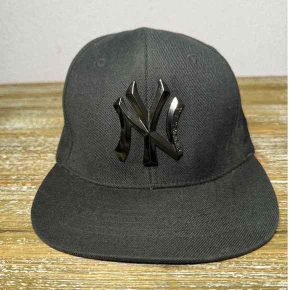New York Yankees MLB Black Snapback Hat Metal 3D Chrome Logo Flat Brim Cap Mens