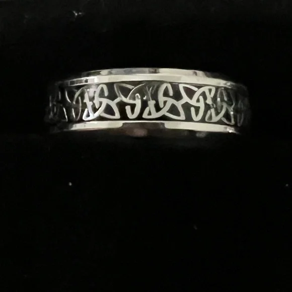 Silver Celtic Knot Men’s Wedding Band Size 11