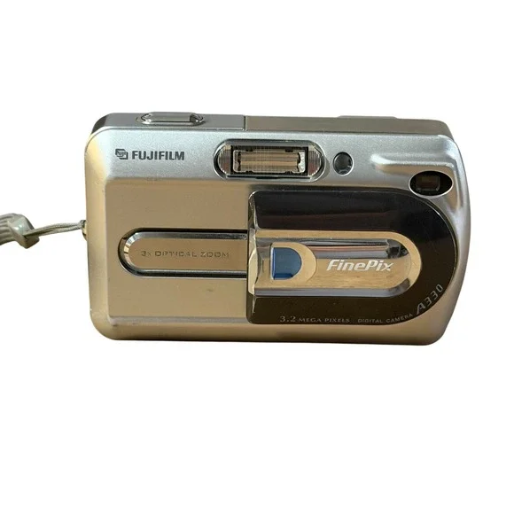 Fujifilm FinePix A330 Silver 3.2MP Digital Camera 3x Optical Zoom Y2K Vintage