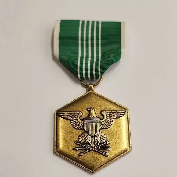 NAMED U.S. ARMY COMMENDATION MEDAL WILLIAM H WALLACE CRIMP BROOCH