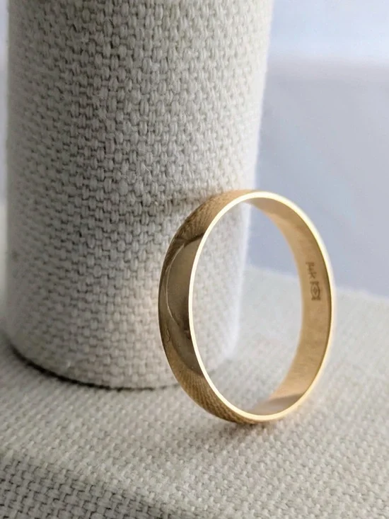 14K Yellow Gold Classic Wedding Band