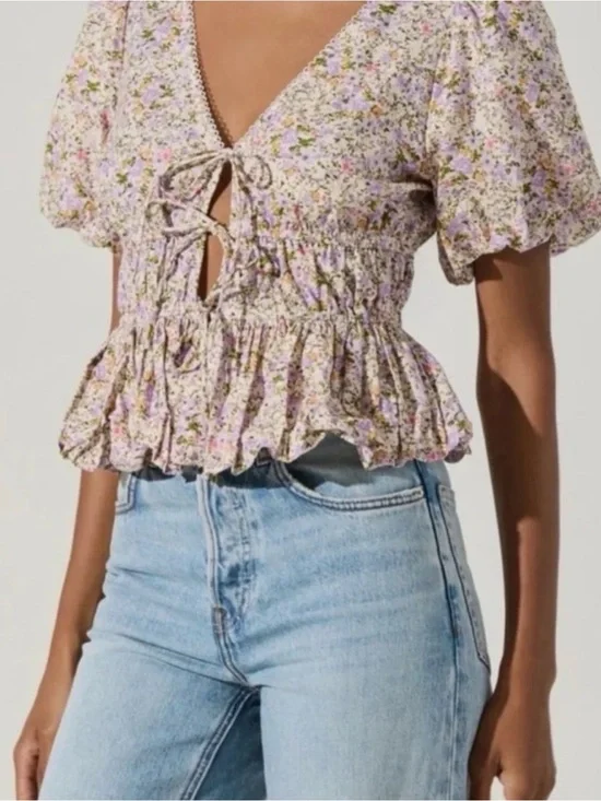 Astr the Label Lavender Floral Tie-Front Peplum Blouse