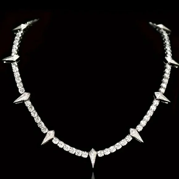 Unisex Silver Spike Necklace (18 Inches)