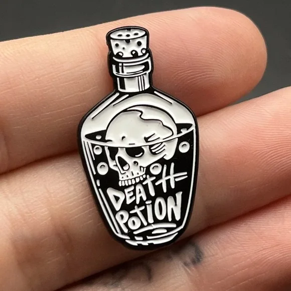 Death Potion‎ Skull Gothic Novelty Lapel Hat Pin