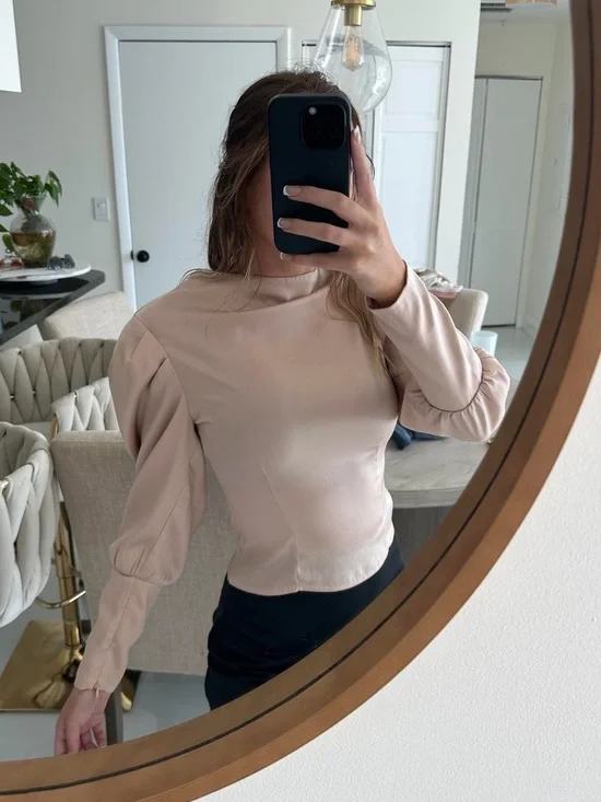 ASTR the Label Puff-Sleeve Satin Top in Blush Pink