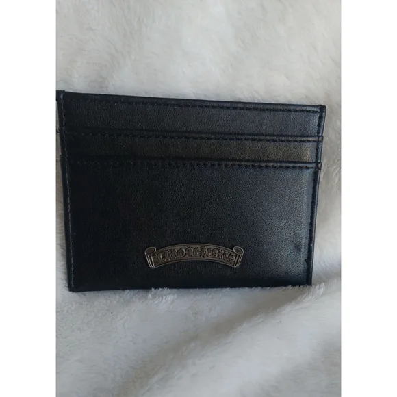 Men's Arch Plate 3-Pocket Faux Leather Card Case.   Black and Silver