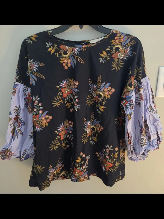 LOFT-XS Black Floral Blouse W/Blue Puff/Balloon Sleeves- Button Back Top/Blouse